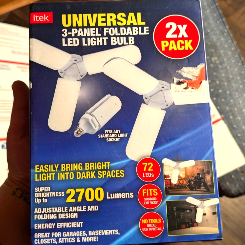 N.I.B foldable LED energy saving light bulb great for inside or outside!